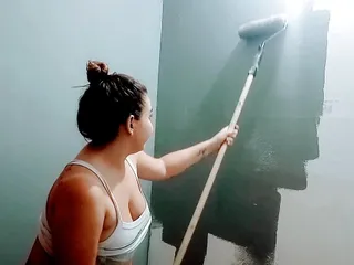 My stepsister&#039;s bitch paints the room almost naked, what a great ass she has and her breasts look delicious