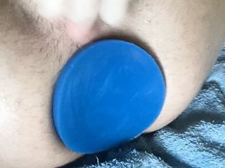 Playing with the grip of the buttplug