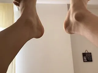 Arab hottie masturbating with her feet 