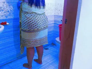 Saudi Arabian hot aunty fucking in bathroom