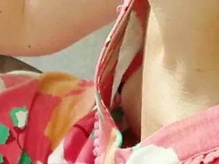Deshi girl in bus &ndash; cleavage, boobs