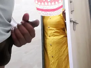 Desi maid flashing and handjob