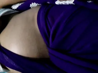 Indian Aunty does cam show and dirty talk &ndash; pregnant
