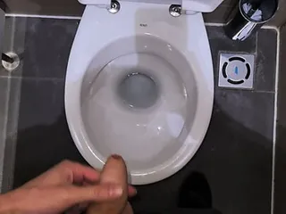 Man pee in the public toilets during work time 4K