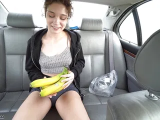 TEEN stuffs WET&amp; TIGHT pussy with BANANE!!!! -LinaLynn