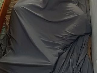 I keep masturbating in all the possible beds here I took my sheet to the bed of a university classmate it excites me to 