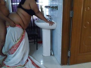 Indian college mam in saree getting ready to go to office, hot student sees madam&#039;s sexy body and fucks hard - Huge cum