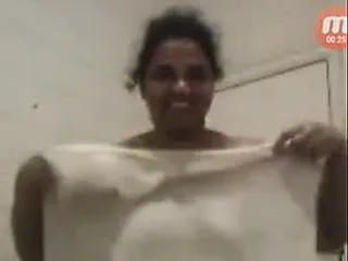 Sexy Kerala Bbw Aunty Hot Bath Video Call with Lover...