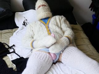 Knitting in in a mohair sweater and knee high socks leads to masturbate and cum&hellip; jumper fetish