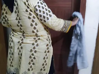 (Punjabi Aunty Ki Jabardast Chudai Apni Beta) Indian hot aunty fucked by her Stepson while cleaning house - Dirty Sex