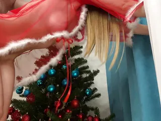 Sex with Santa&#039;s assistant for the new year! Fucked in the mouth, pussy and cum inside