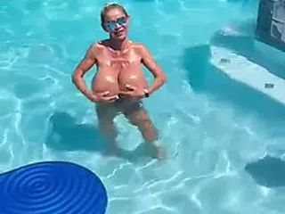 Minka - Huge boobs float in the pool (2021)