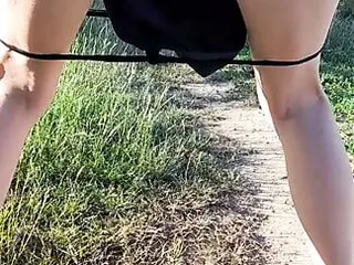 Peeing with creampie on camera inside public park
