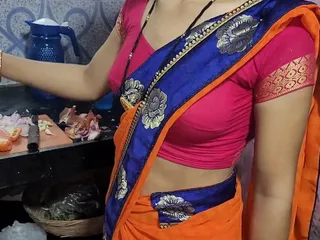 Desi bhabhi kitchen me khana bana rahi thi tabhi devar ne piche le bhabhi ki