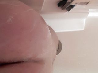 Watch juggalo17n wash his big cock in the shower 