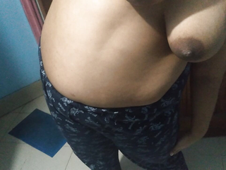 Indian bhabhi naked and exercising in the morning, big breasts, sexy figure.