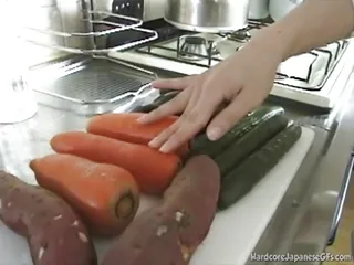 Japanese Babe insert Carrot on her hairy pussy masturbating