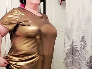Beautiful curvy babe boob drop