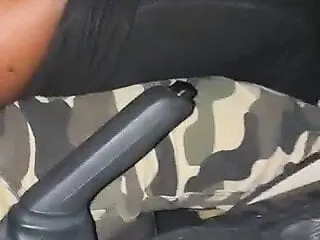 Indian driver fucks a Saudi girl in the car and tells him to throw your dick in my big ass