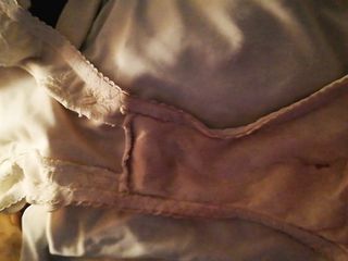 Cumming on used panties