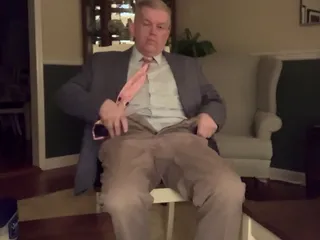 Masturbating daddy showing bare feet