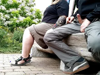 Mother-in-law makes her cum in the park on a bench with the risk of being noticed