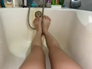 Masturbating hairy cunt in the bathroom