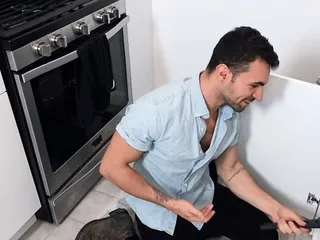 Ian Greene&#039;s Butt Is So Sexy, The Client Who Wanted His Sink Fixed Can&#039;t Help Himself - Reality Dudes