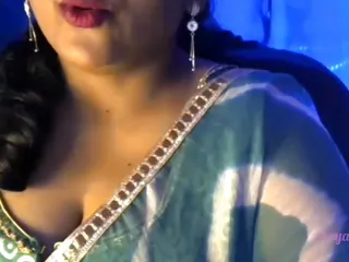 Hot Sensuous Bhabhi Girl Fulfills Her Sex Desire by Opening Her Clothes, Pressing Her Boobs and Drying Her Boobs
