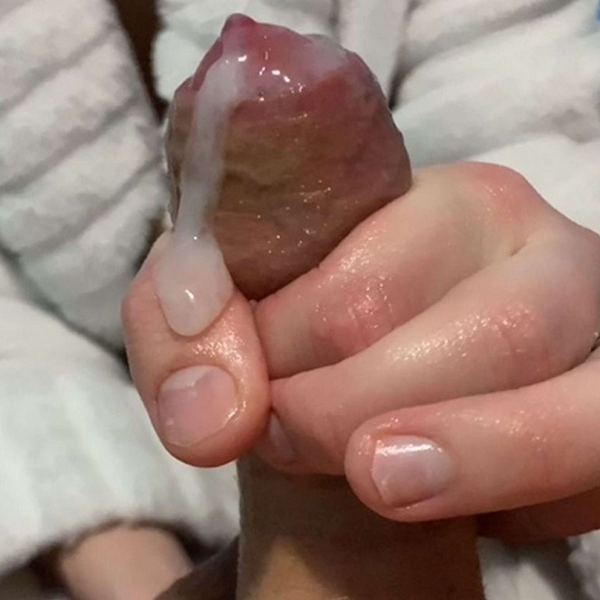 сперма на руках у девушек видео фото 6