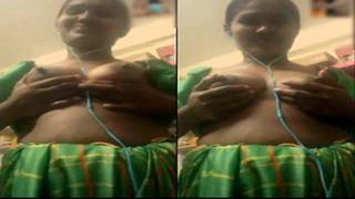 Today Exclusive-Sexy Desi Bhabhi On video Cal...