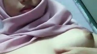 Indonesian Hijab Muslim Girl Masturbate Herself (Part 4)