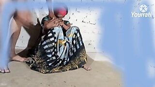 Горячая секс дези-пары окрашивает полный фон, полностью наслаждайтесь чистым индийским голосом на хинди