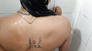 I take a shower with my stepsister while I fuck her very rich until I cum in her