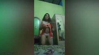 Sri lankan wife’s nude dancing and pussy fingering video