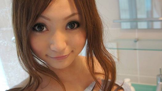 Japanese brunette Rui Yazawa is peeing, uncensored