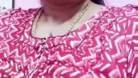 Тетушка из Кералы, молочная грудь