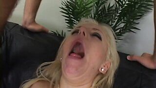 Sexy young blond girl has her wet cunt fucked