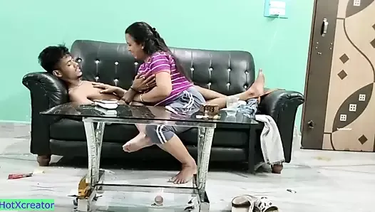 Индийская горячая тетушка занимается удивительным сексом XXX! секс-видео необрезанной тетушки-хинди