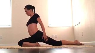 Evangeline Lilly Yoga