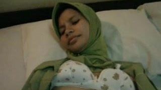 Indonesian - jilbab entot di hotel