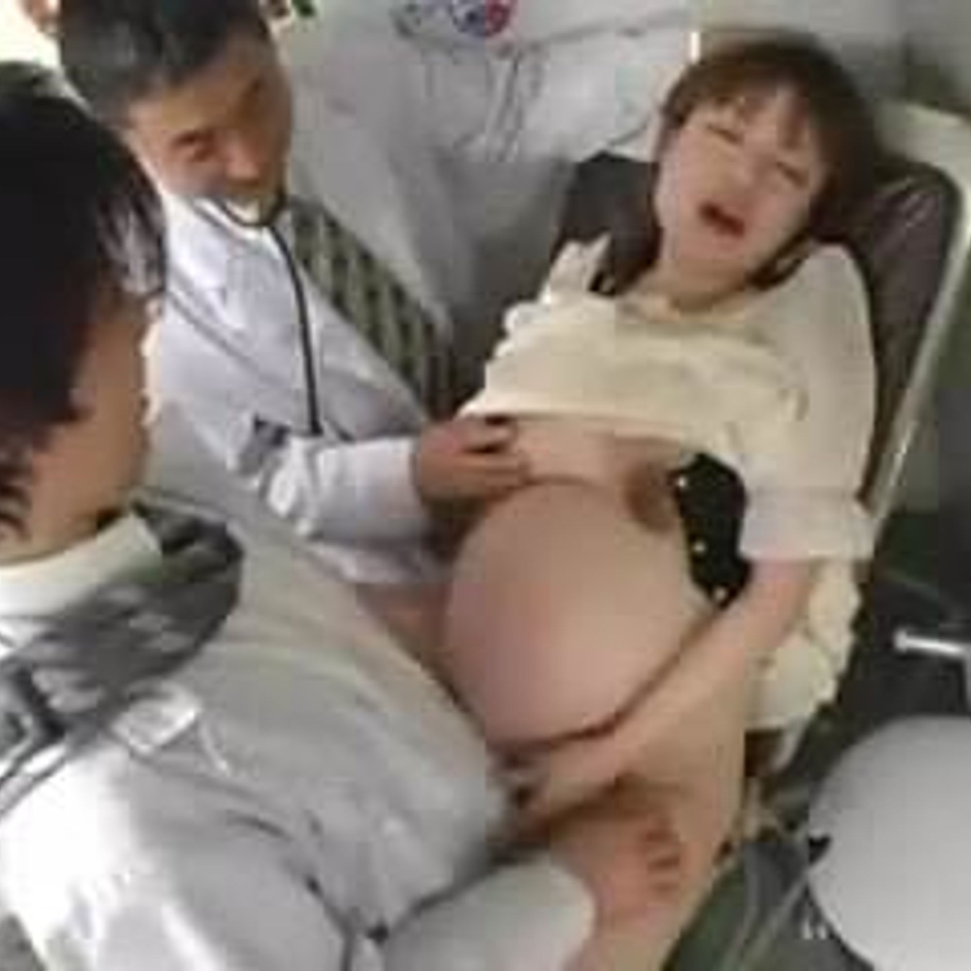 японский гинеколог трахает японку фото 99