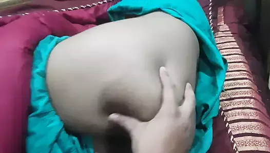 Massage On Aunty Leg And Rubbing Fingers On Her Fat Phussy