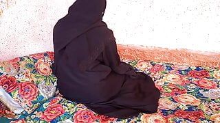 Пакистанская красивая деревенская дама занимается жестким сексом