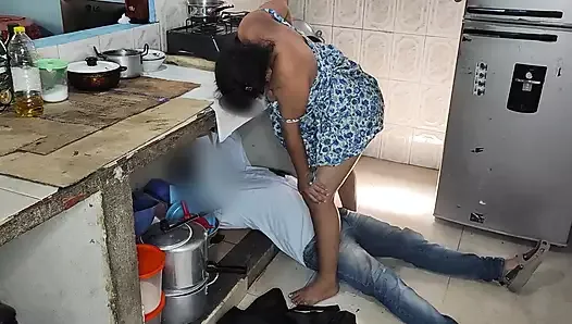 Hamile karısı komşusunu gaz sobasını tamir etmeye davet ediyor