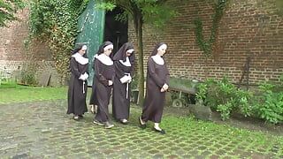 Les nonnes du couvent sont de vraies salopes