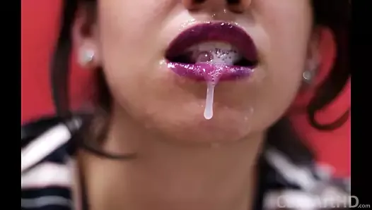 Слайд-шоу фотографий №2 - фиолетовые губы - одетые женщины, раздетый мужчина: сперма на сперму и сперма на одежде!