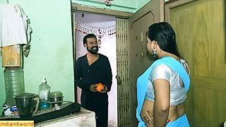 Горячая бхабхи дези тайно занимается сексом с сыном хозяина дома !! Hindi WebSeries секс