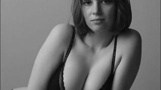 Maya Hawke (Stranger Things)  Sexy Non Nude