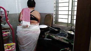(Tamil Maa Ki Jabardast Chudai Beta) Desi Hot Step Mother Fucked In The Kitchen - Hindi Audio